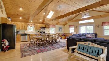 House (5 Bedrooms) | Interior