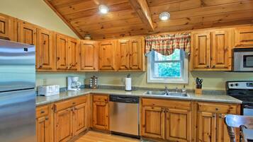 House (5 Bedrooms) | Interior