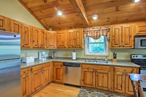 House (5 Bedrooms) | Interior