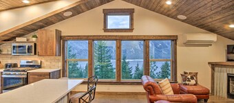 Cle Elum Lake Bunkhouse w/ Shared Hot Tub & Views!