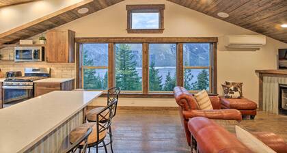 Cle Elum Lake Bunkhouse w/ Shared Hot Tub & Views!
