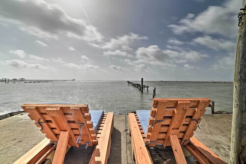 Rockport Bayfront Studio w/ Patio: 'casa Familia'