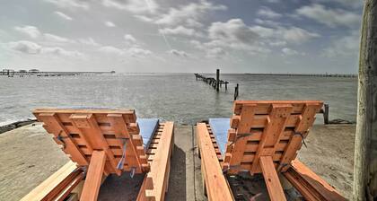 Rockport Bayfront Studio w/ Patio: 'casa Familia'