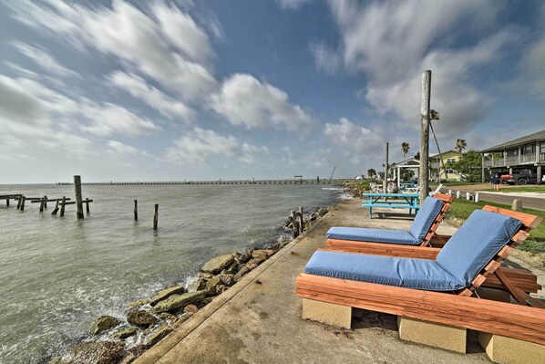 Interior - Rockport Bayfront Studio w/ Patio: 'casa Familia' (Rockport)