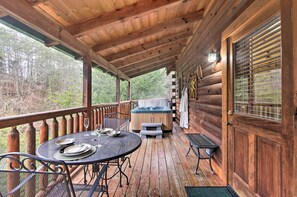 House (1 Bedroom) | Interior - Cabin w/ Hot Tub ~ 2 Mi to Island in Pigeon Forge! (Pigeon Forge)