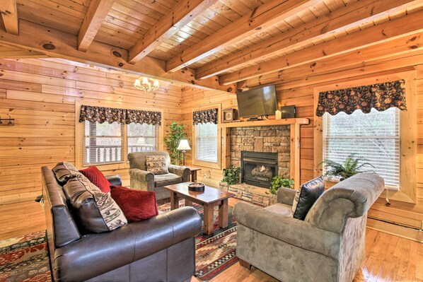 House (1 Bedroom) | Interior - Cabin w/ Hot Tub ~ 2 Mi to Island in Pigeon Forge! (Pigeon Forge)