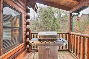 House (1 Bedroom) | Interior - Cabin w/ Hot Tub ~ 2 Mi to Island in Pigeon Forge! (Pigeon Forge)
