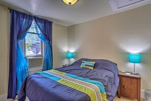 Hus (2 Bedrooms) | 2 soverom, skrivebord for bærbar PC, strykejern/-brett og sengetøy