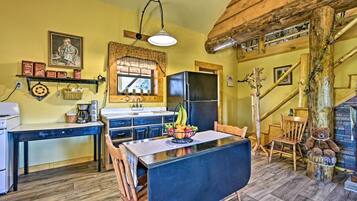 House (2 Bedrooms) | Interior