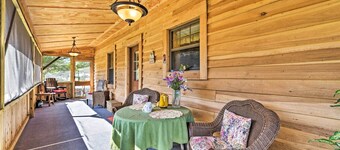 'honey House Cabin' - A Quiet Countryside Retreat!