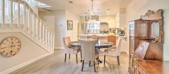 Horseshoe Bay Townhome w/ Patio & Outdoor Pool!