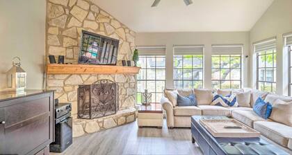Horseshoe Bay Townhome w/ Patio & Outdoor Pool!