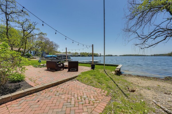 Spacious Delton Home W/ Fire Pit + Lake Views - Hastings
