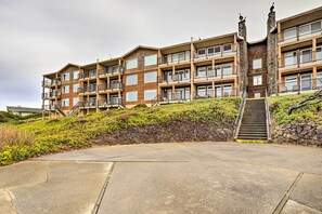 Interior - Lincoln City Oceanfront Condo, Near Lincoln Beach! (Gleneden Beach)