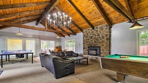 A cozy indoor space with a pool table, leather sofa, and a billiards table. - Lincoln City Oceanfront Condo, Near Lincoln Beach! (Gleneden Beach)