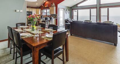Spacious Edgerton Home w/ Private Beach & Views!