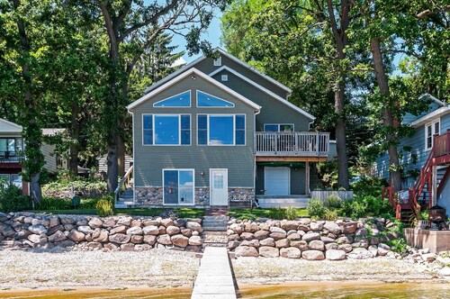 Spacious Edgerton Home w/ Private Beach & Views!