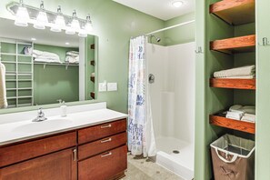 House (3 Bedrooms) | Interior - Spacious Edgerton Home w/ Private Beach & Views! (Edgerton)