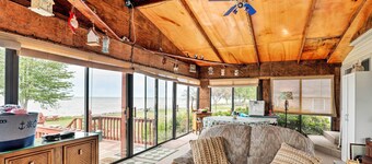 Lyndonville Home w/ Fire Pit, Screened Patio & A/C