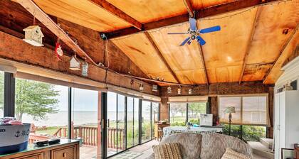 Lyndonville Home w/ Fire Pit, Screened Patio & A/C