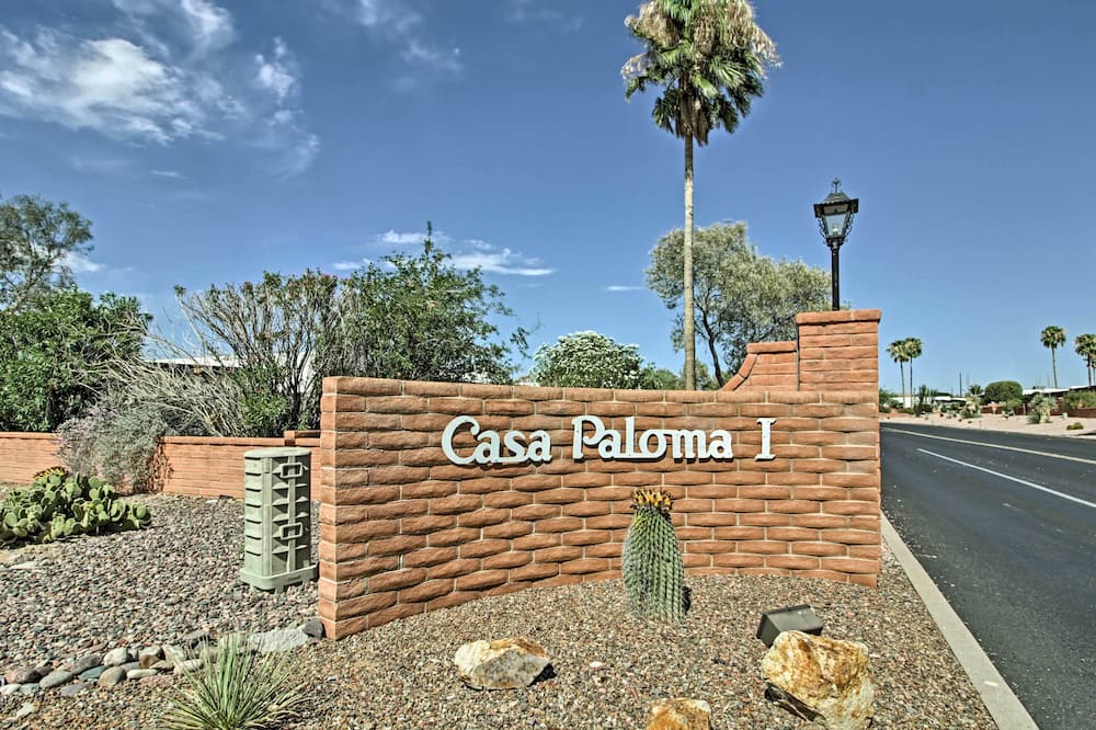 Green Valley Townhome w/ Patio & Resort Amenities - Sahuarita, AZ