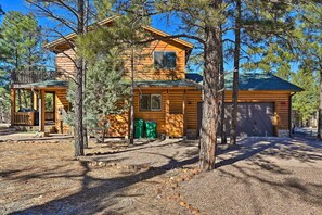 A two-story log cabin with a deck, surrounded by trees. - Deck, BBQ & Fireplace: Family Cabin in Show Low! (Show Low)