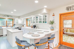 House (5 Bedrooms) | Interior