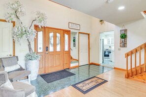 House (5 Bedrooms) | Interior