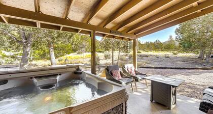 Peaceful Strawberry Cabin: Fire Pit & Hot Tub