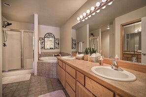 Apartment (3 Bedrooms) | Interior - Pet-friendly Townhome w/ Hot Tub in Redmond! (Redmond)