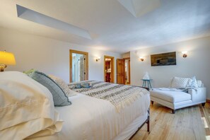 House (5 Bedrooms) | Interior
