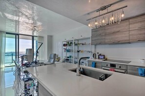 Apartment (2 Bedrooms) | Interior - Luxe Miami Condo w/ Community Pool & Hot Tub! (Miami)