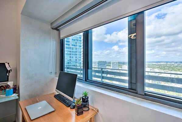 Interior - Luxe Miami Condo w/ Community Pool & Hot Tub! (Miami)