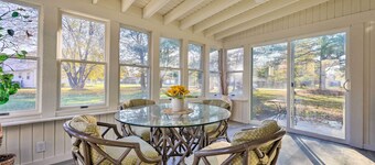 Granger 'hedge House' w/ Sunroom & Yard Games
