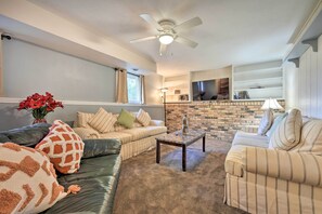 Interior - Granger 'hedge House' w/ Sunroom & Yard Games (Granger)