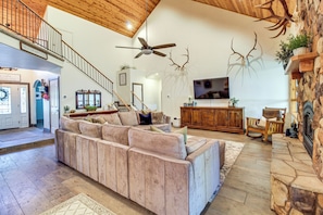 House (6 Bedrooms) | Interior - Beautiful Cabin w/ Deck Near Woodland Lake Park! (Pinetop)