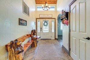 House (6 Bedrooms) | Interior - Beautiful Cabin w/ Deck Near Woodland Lake Park! (Pinetop)