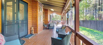 Beautiful Cabin w/ Deck Near Woodland Lake Park!