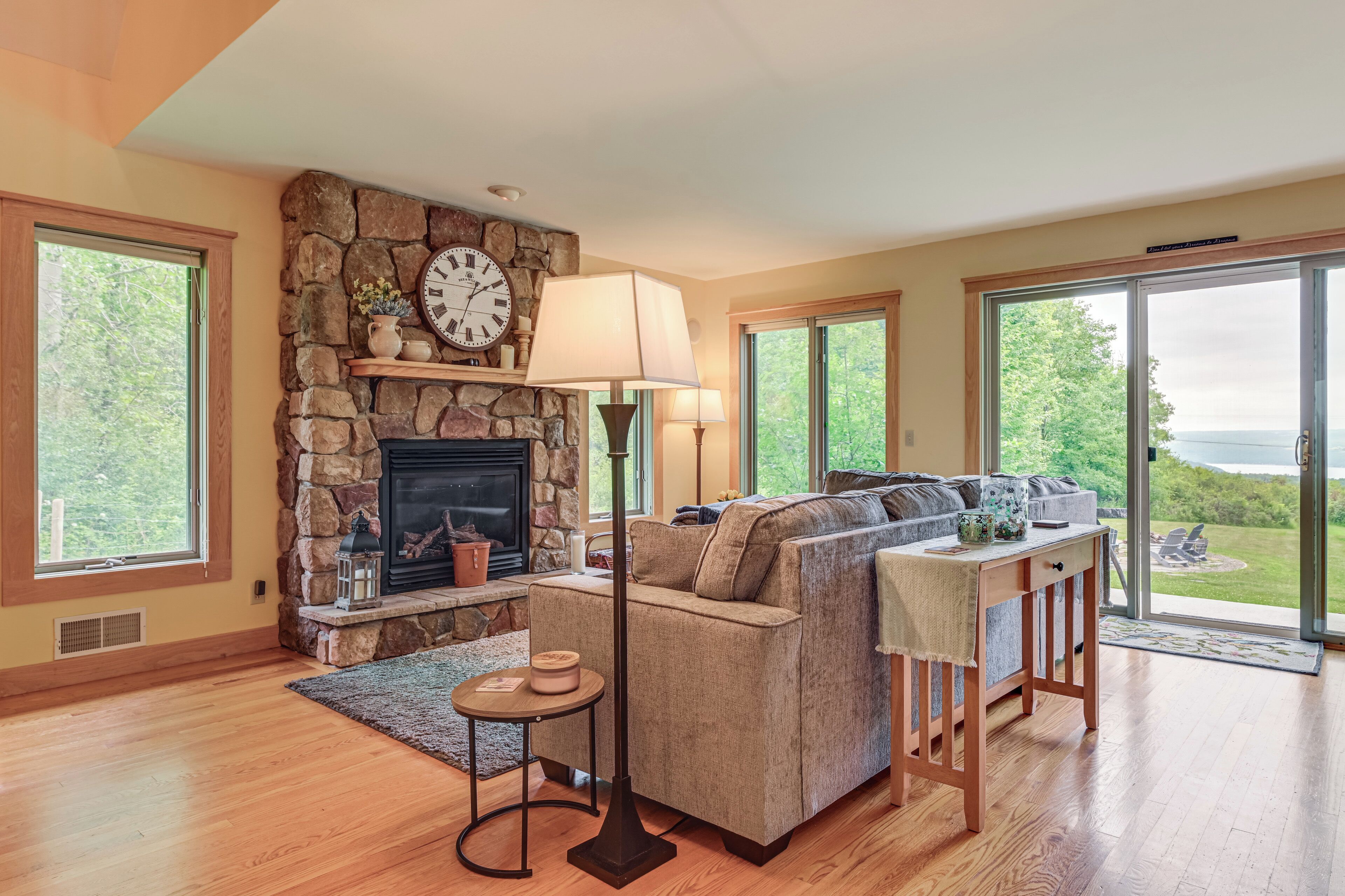 المنشأة من الداخل