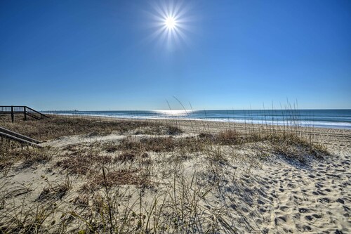 Emerald Isle Escape: Walk to Ocean