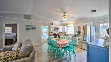 House (5 Bedrooms) | Interior