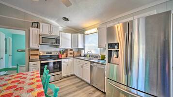 House (5 Bedrooms) | Interior