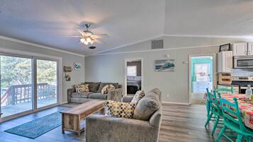 House (5 Bedrooms) | Interior