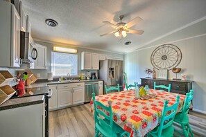 House (5 Bedrooms) | Interior