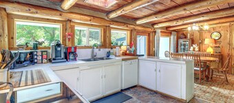 Rustic Bandon Log Cabin on 5 Acres of Woodlands!