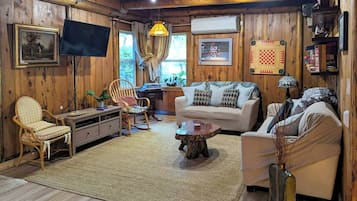 House (2 Bedrooms) | Front of property