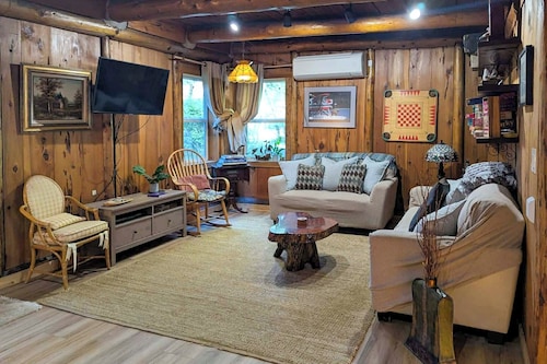 Hike to the Coast! Log Cabin on 5 Acres in Bandon