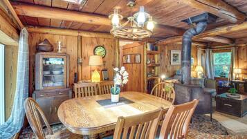 House (2 Bedrooms) | Interior