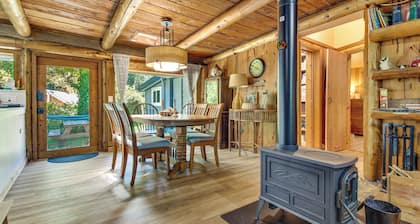 Hike to the Coast! Log Cabin on 5 Acres in Bandon