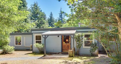 Hike to the Coast! Log Cabin on 5 Acres in Bandon